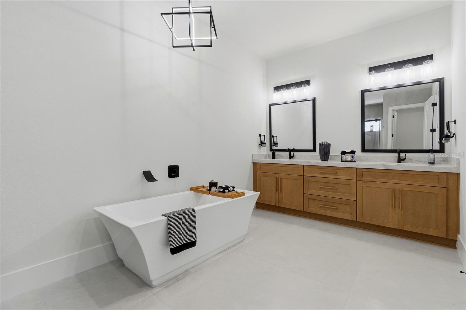 2914 W WALNUT ST — photo 27