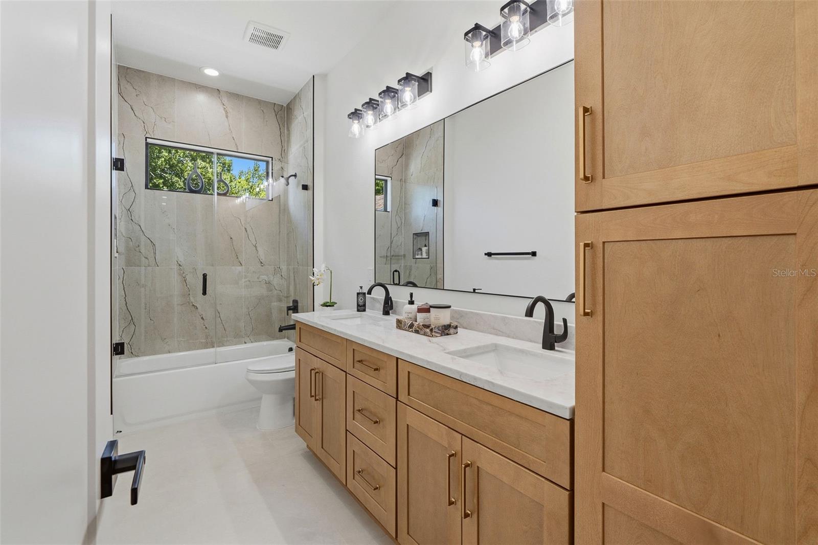 2914 W WALNUT ST — photo 42