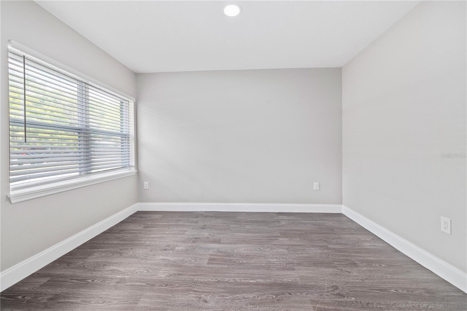 408 W VIRGINIA AVE — photo 20