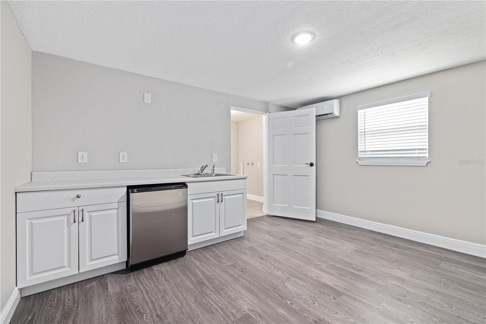 408 W VIRGINIA AVE — photo 23