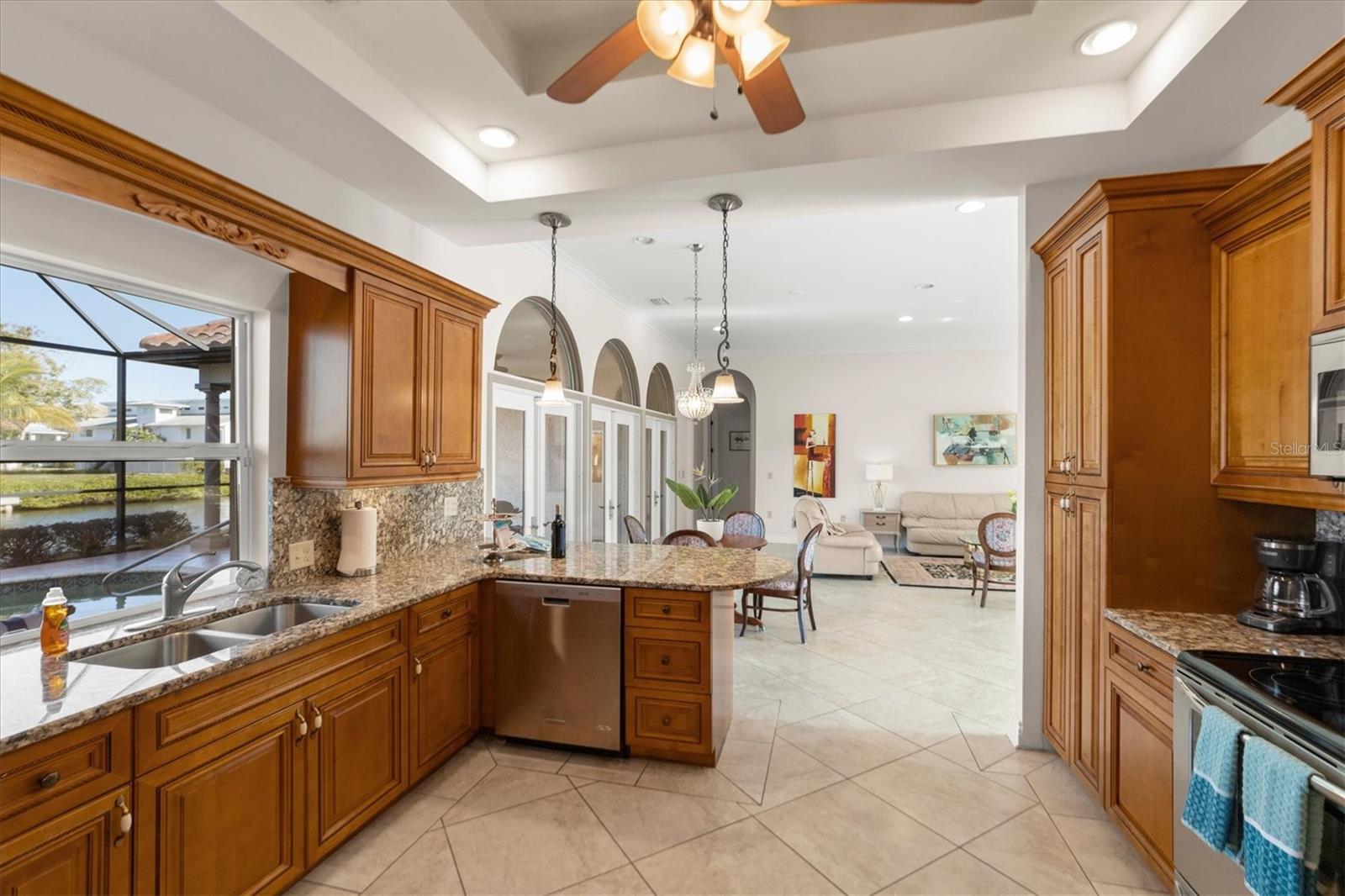 4937 OXFORD DR — photo 14