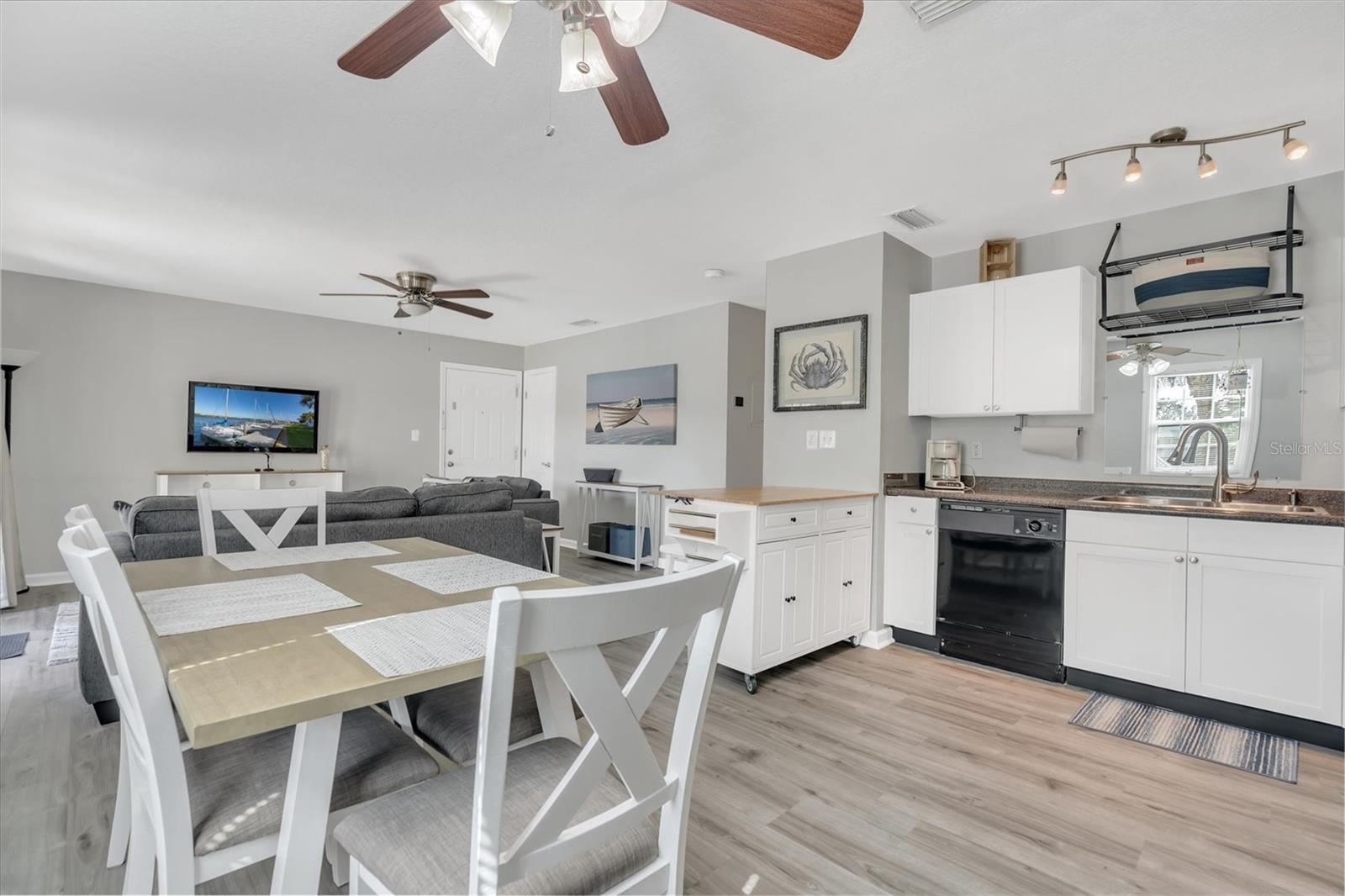 102 POMPANO DR SE #C — photo 8