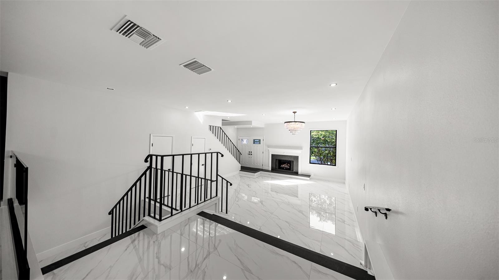 164 E DAVIS BLVD — photo 6