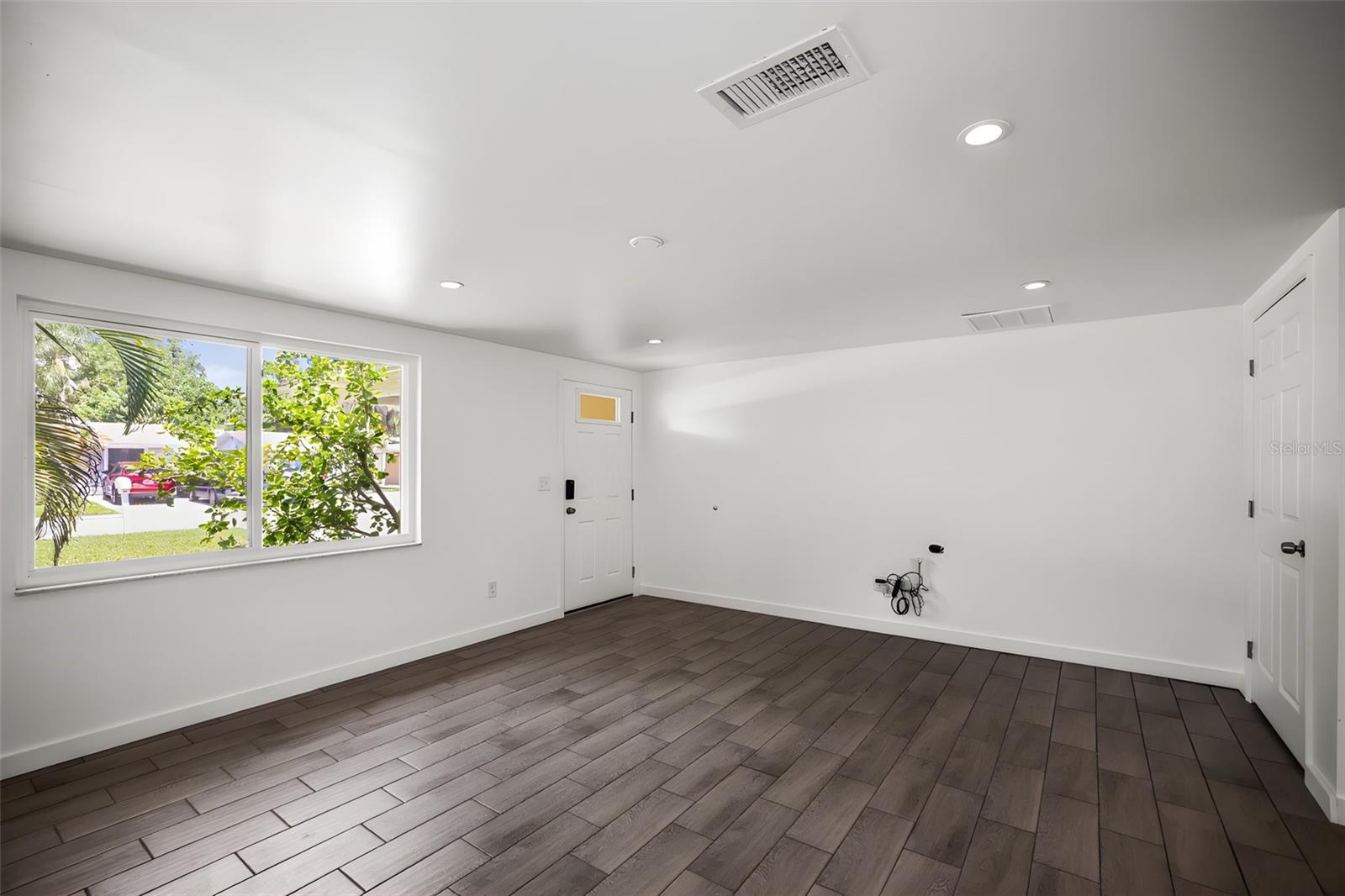 5646 QUIST DR — photo 3
