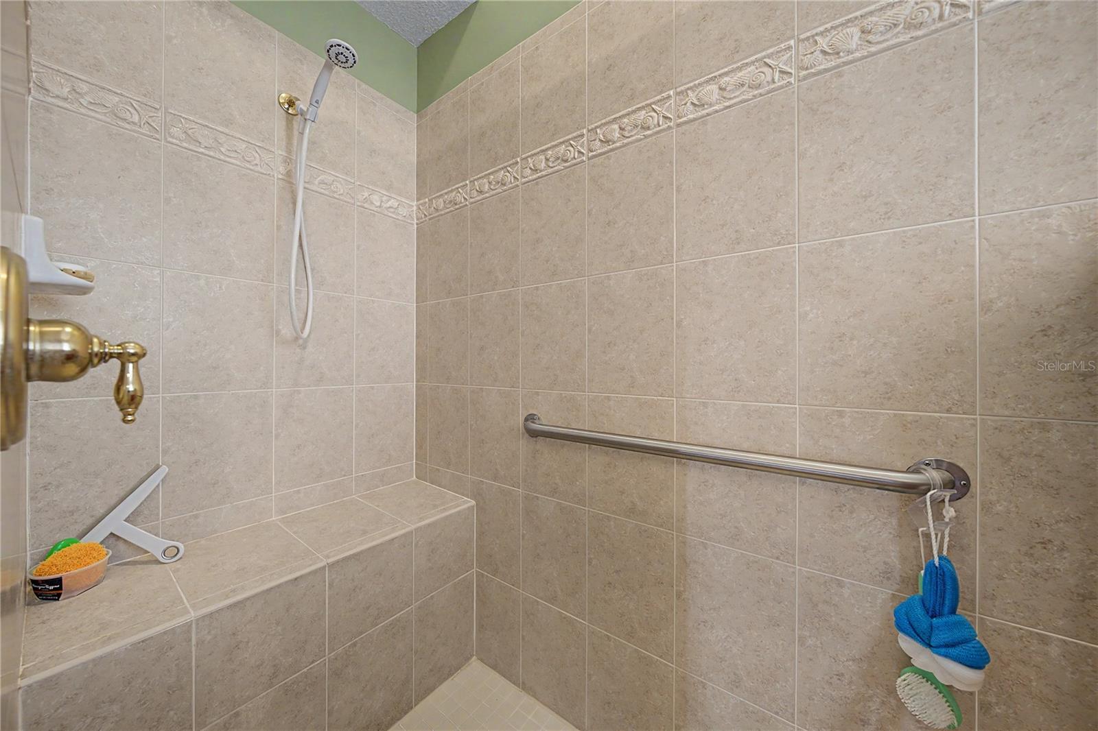 10231 CLEGHORN DR — photo 37