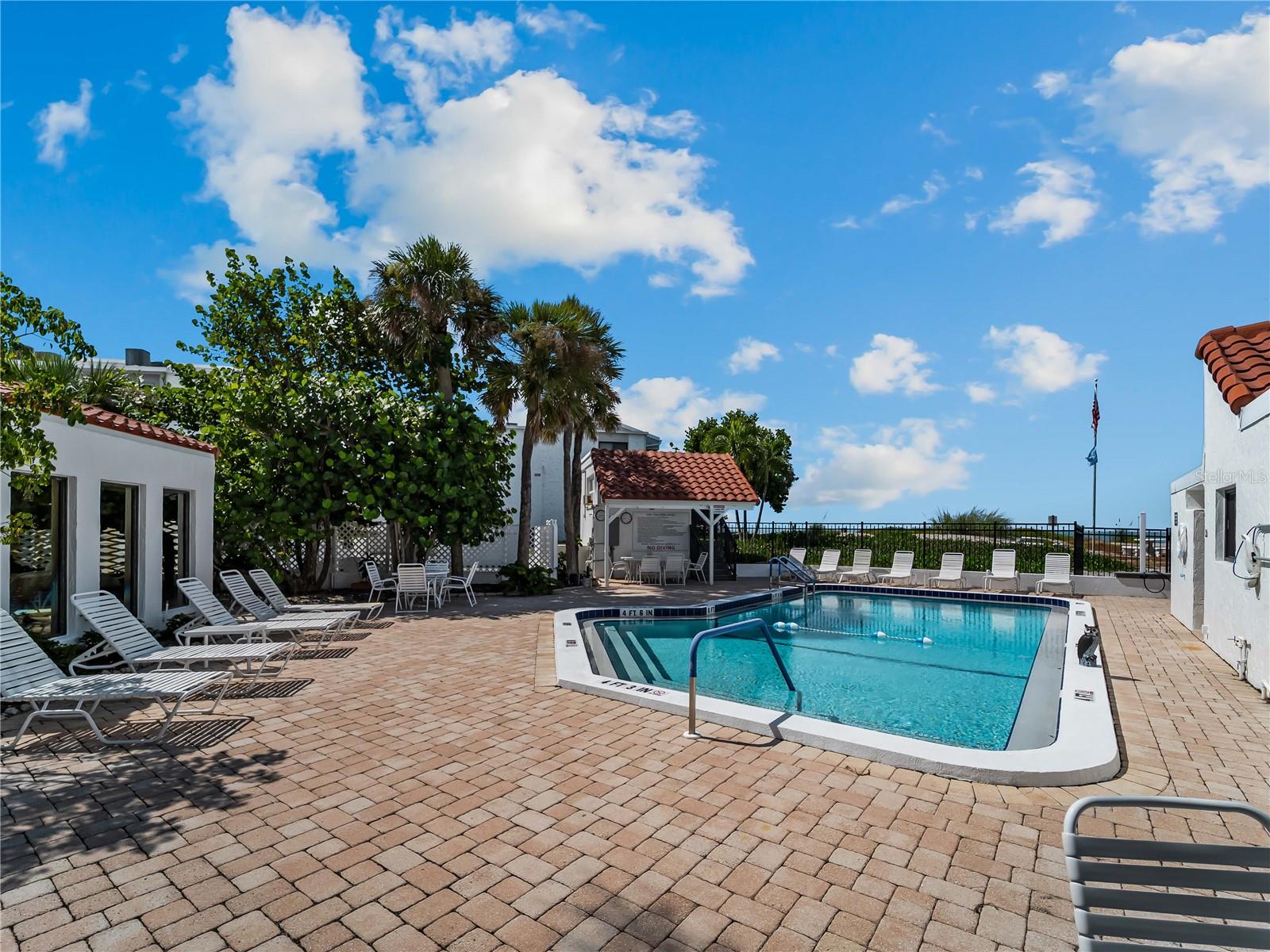 1585 TARPON CENTER DR #21 — photo 30