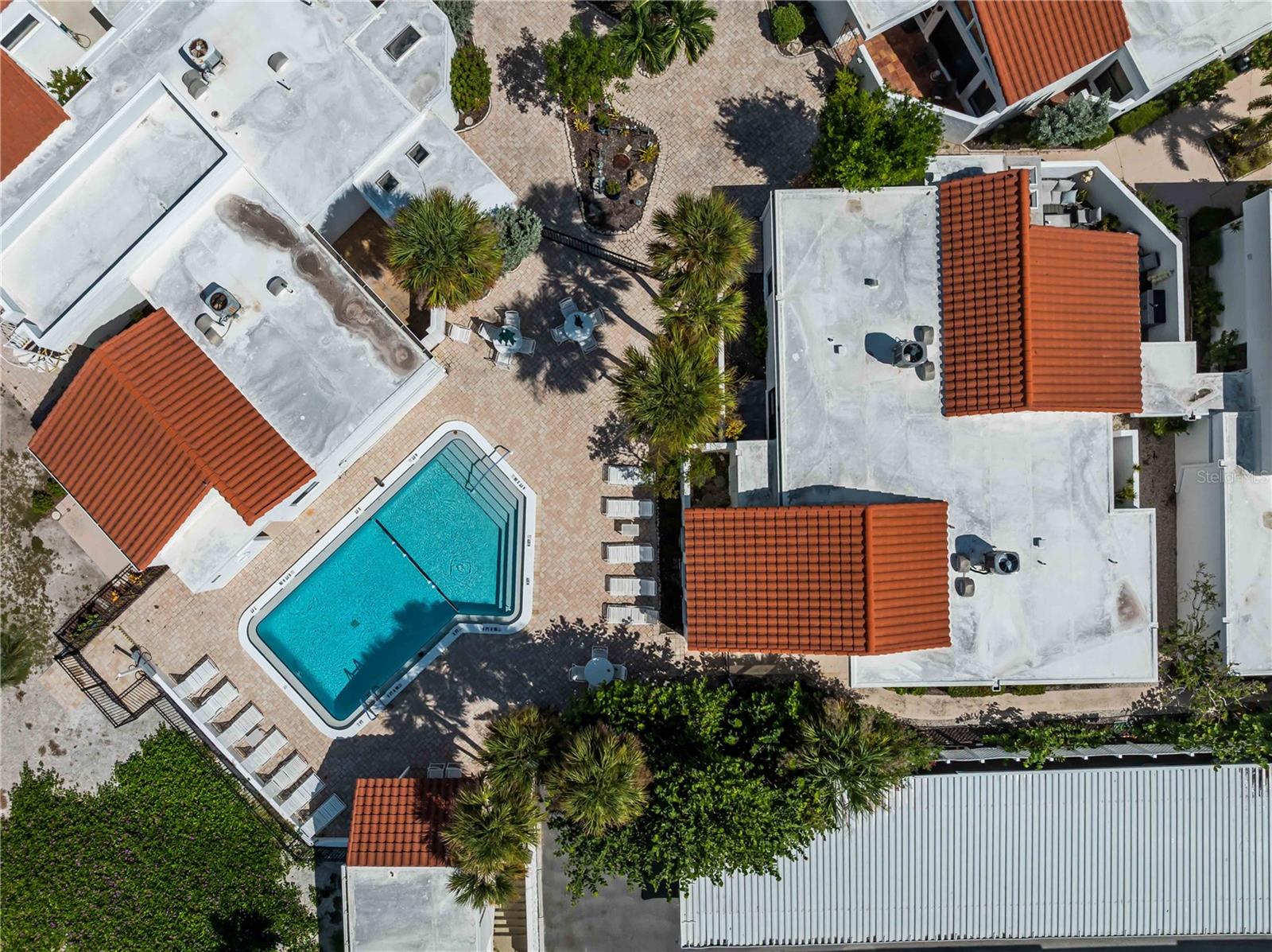 1585 TARPON CENTER DR #21 — photo 32