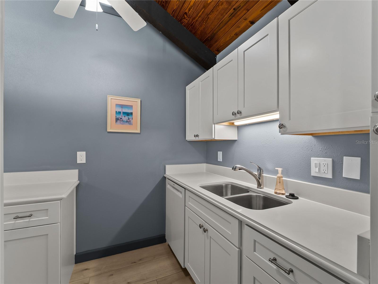 1585 TARPON CENTER DR #21 — photo 12