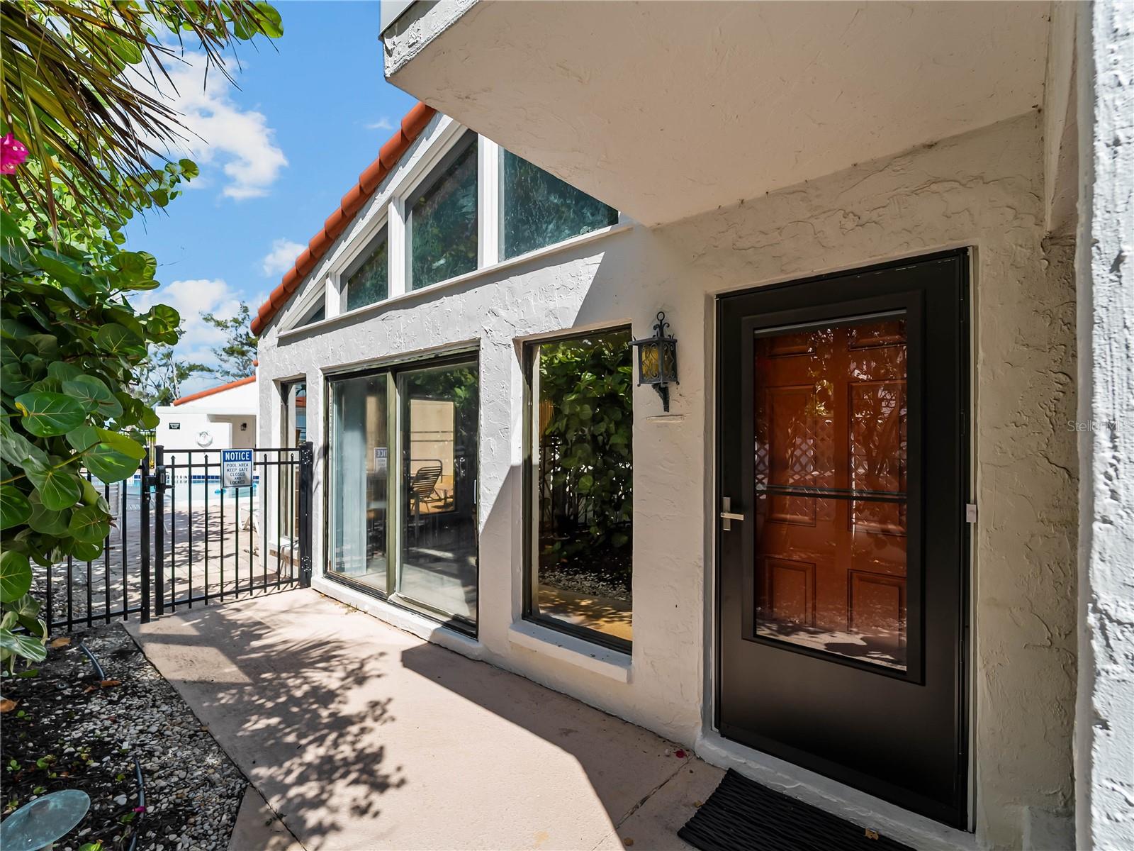 1585 TARPON CENTER DR #21 — photo 2