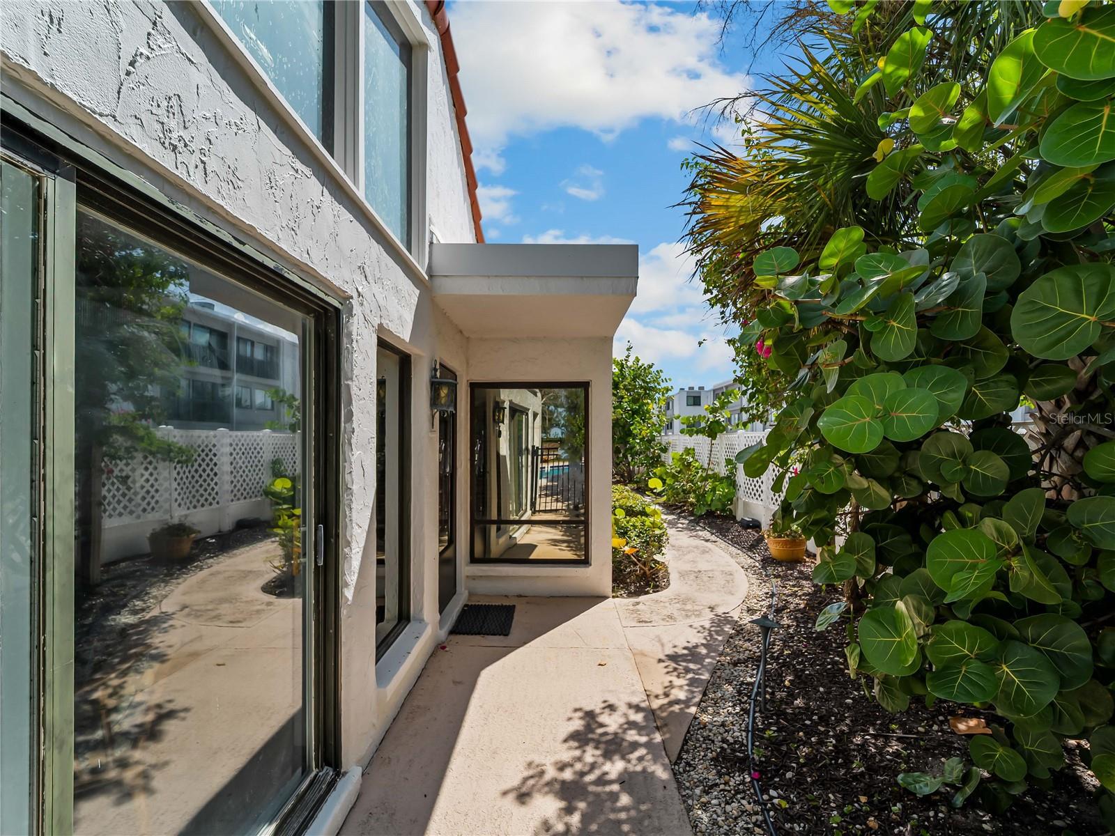 1585 TARPON CENTER DR #21 — photo 26
