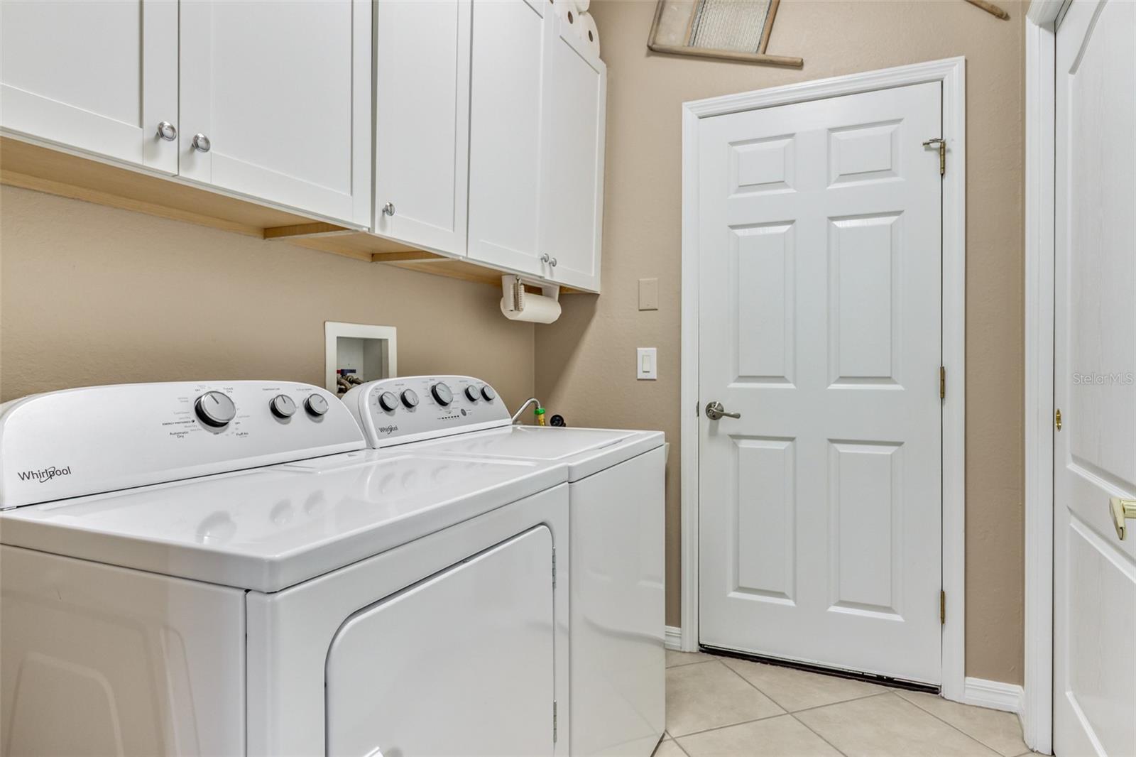 6896 TALON BAY DR — photo 32