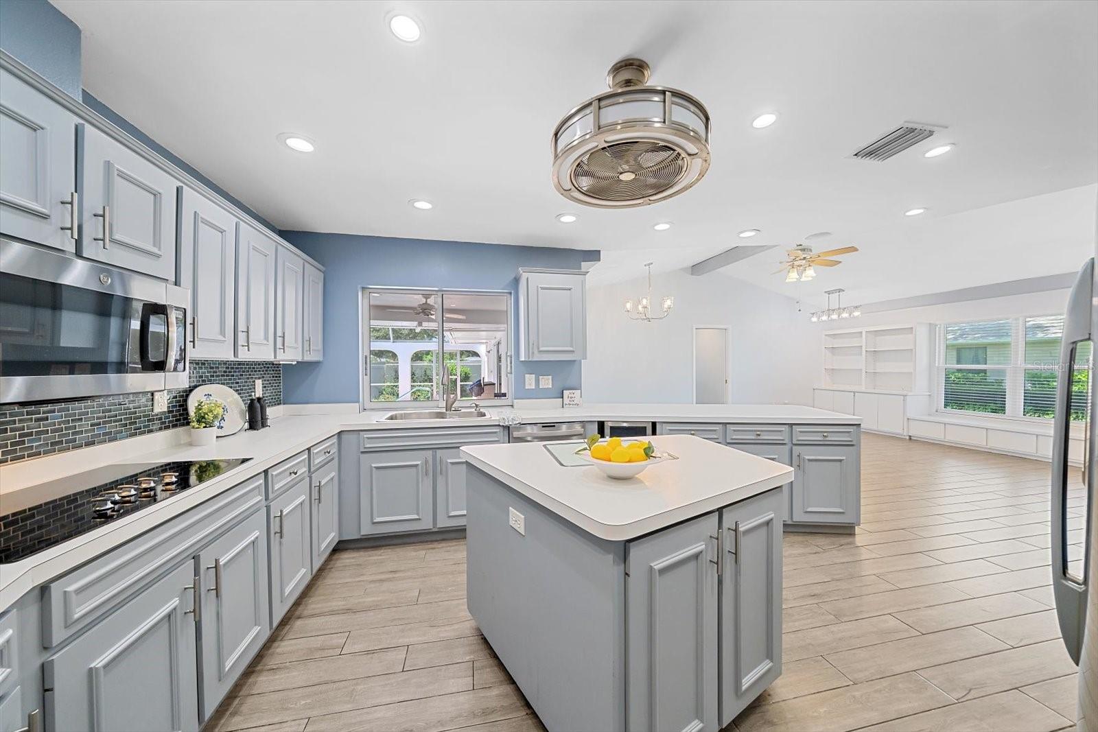 6840 COUNTRY LAKES CIR — photo 12