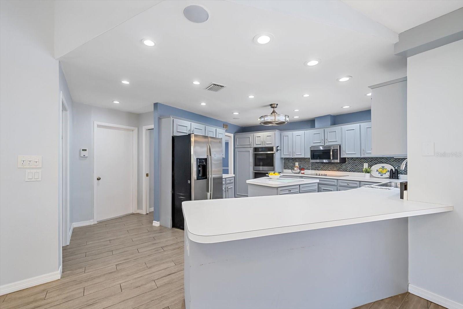 6840 COUNTRY LAKES CIR — photo 13