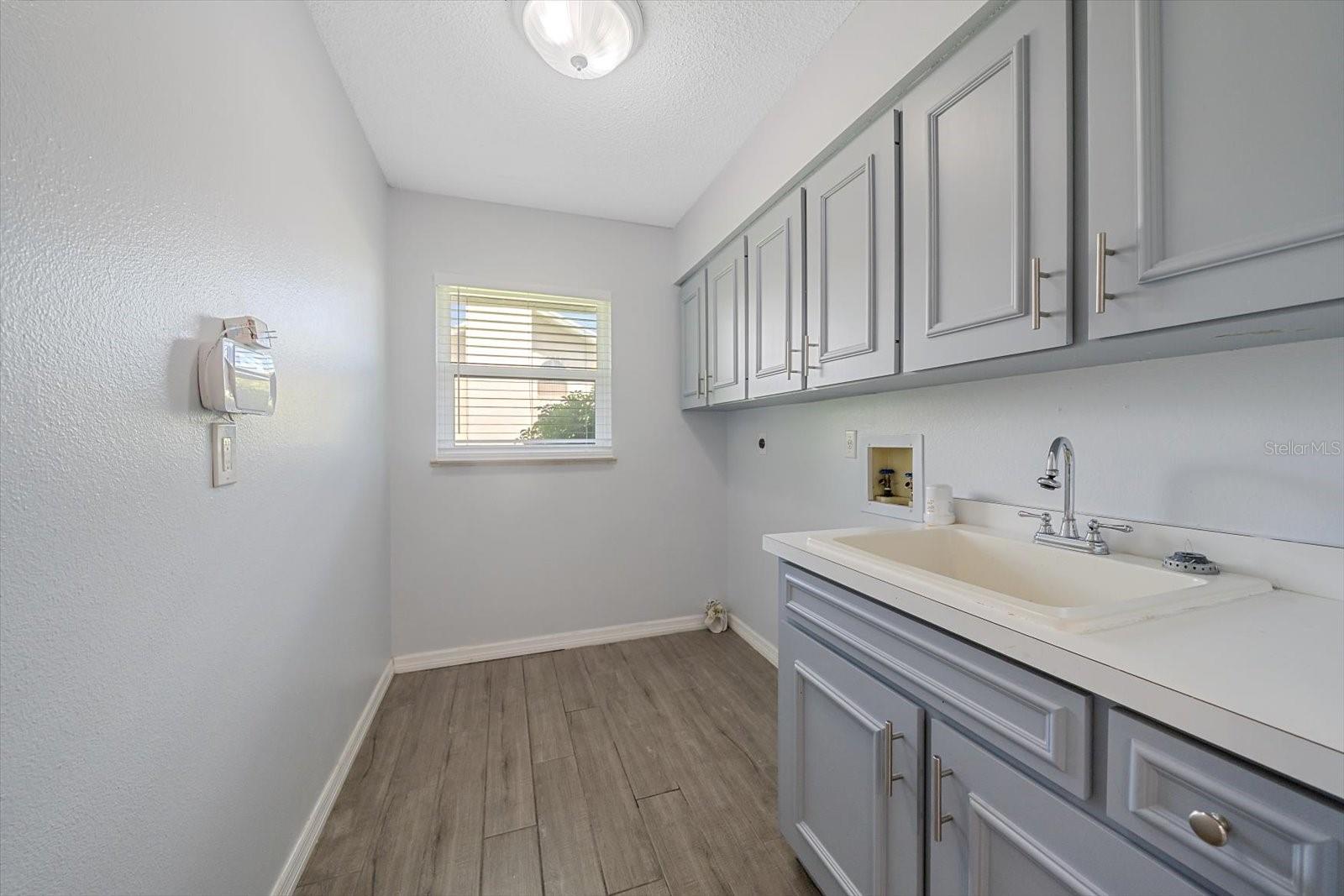 6840 COUNTRY LAKES CIR — photo 25