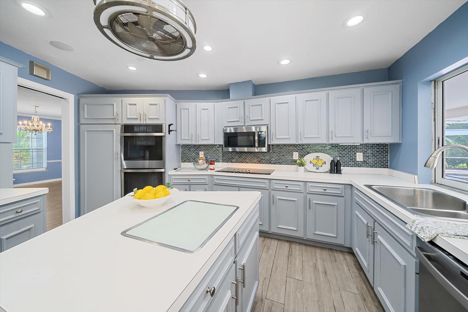 6840 COUNTRY LAKES CIR — photo 9