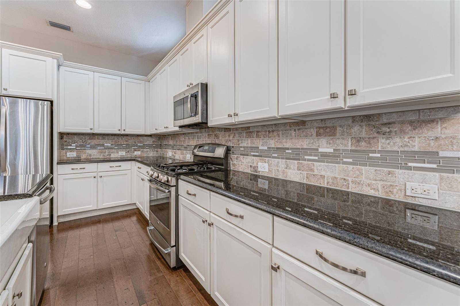 213 S WESTLAND AVE #2 — photo 14