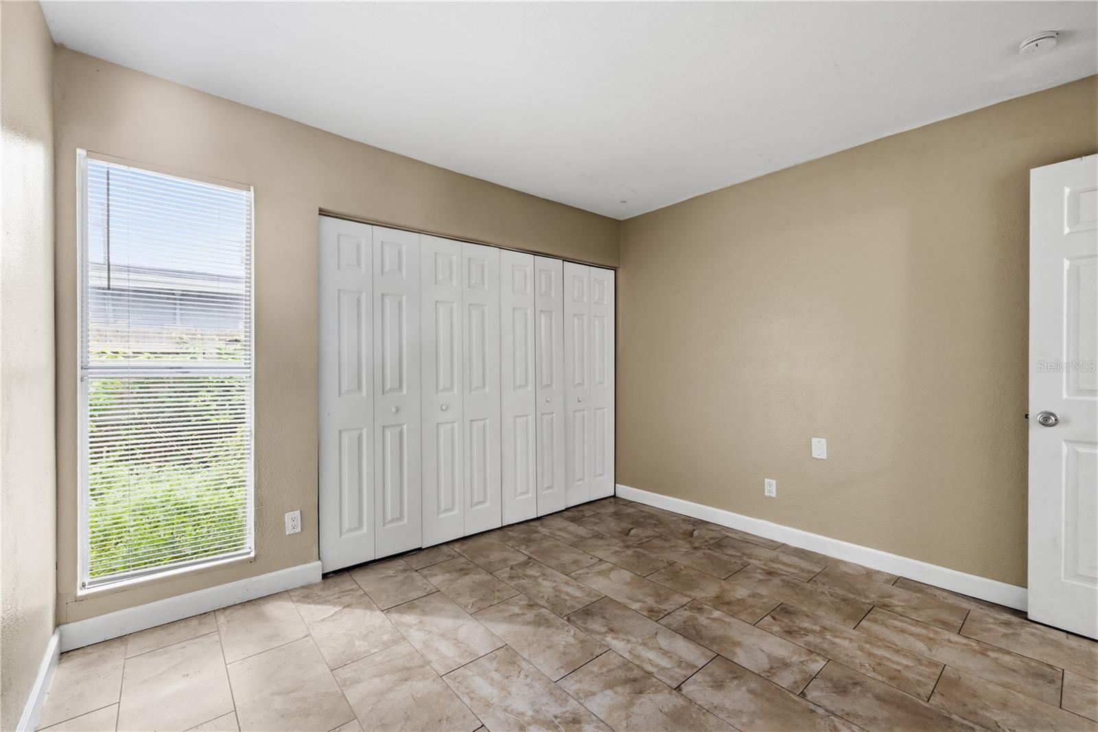 1009 E HOLLAND AVE — photo 12