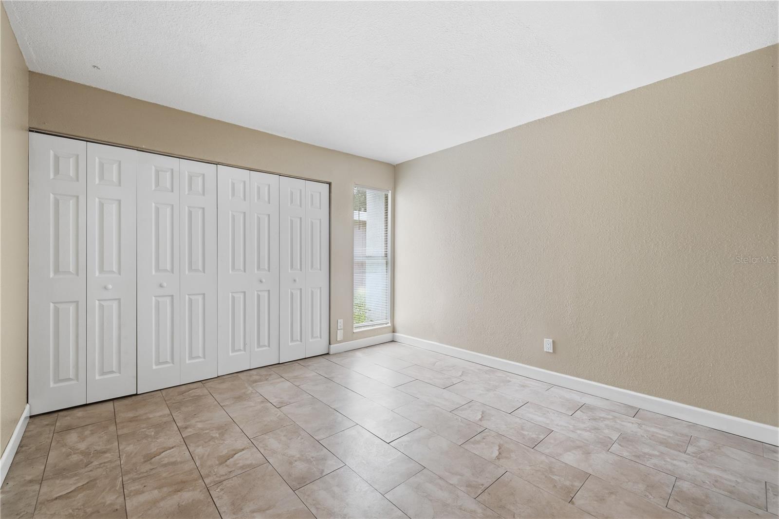 1009 E HOLLAND AVE — photo 16
