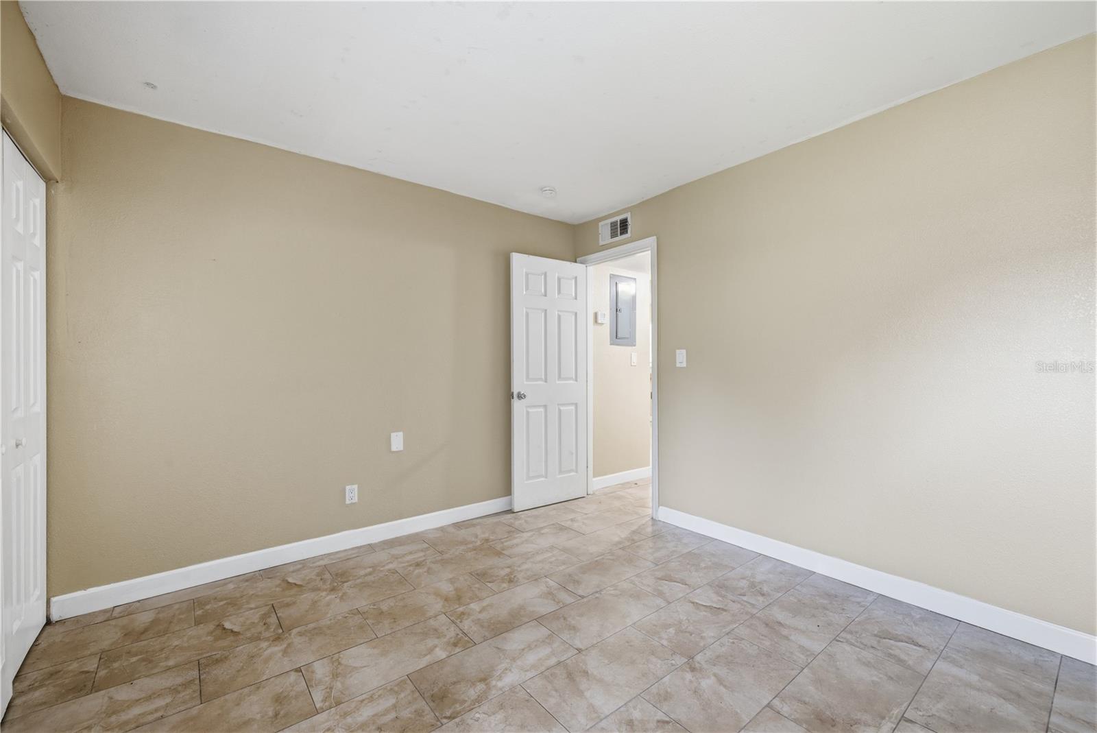 1009 E HOLLAND AVE — photo 13