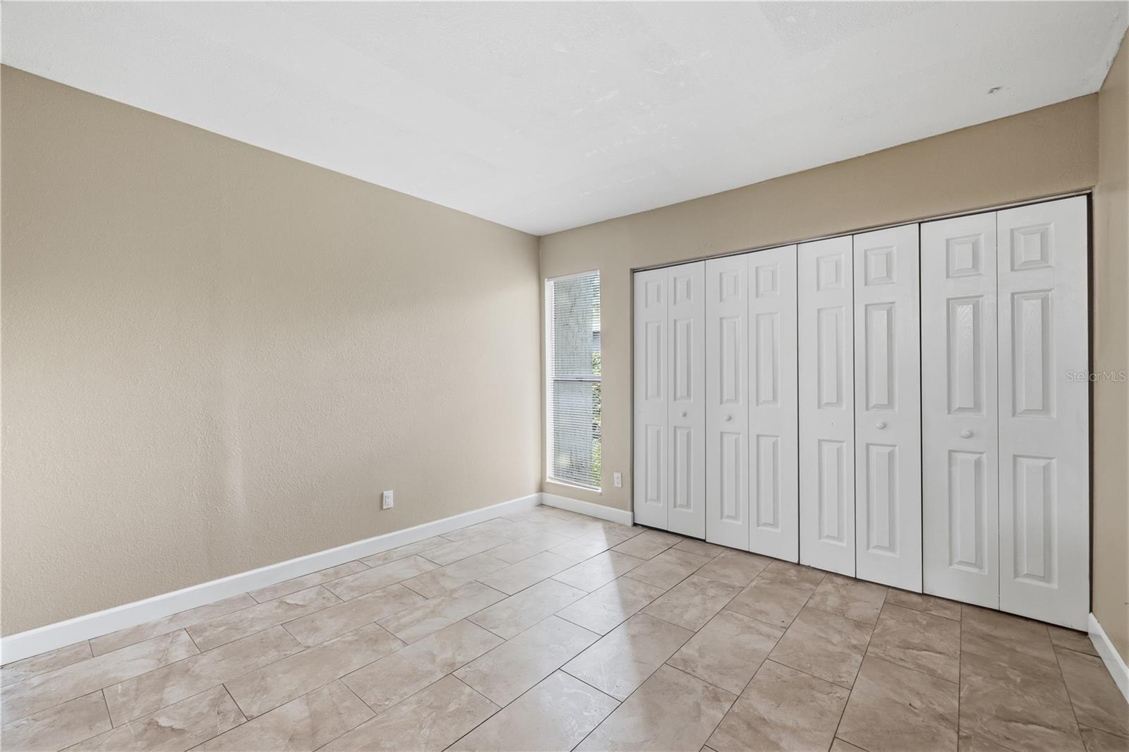 1009 E HOLLAND AVE — photo 11