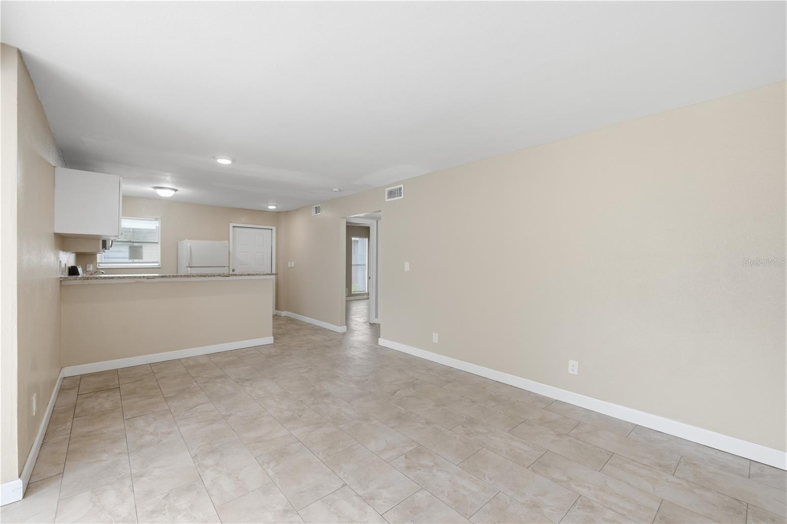 1009 E HOLLAND AVE — photo 10