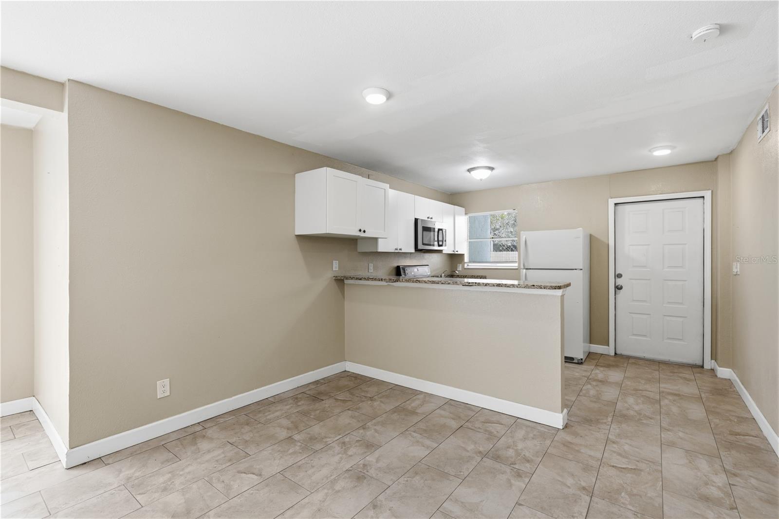 1009 E HOLLAND AVE — photo 4