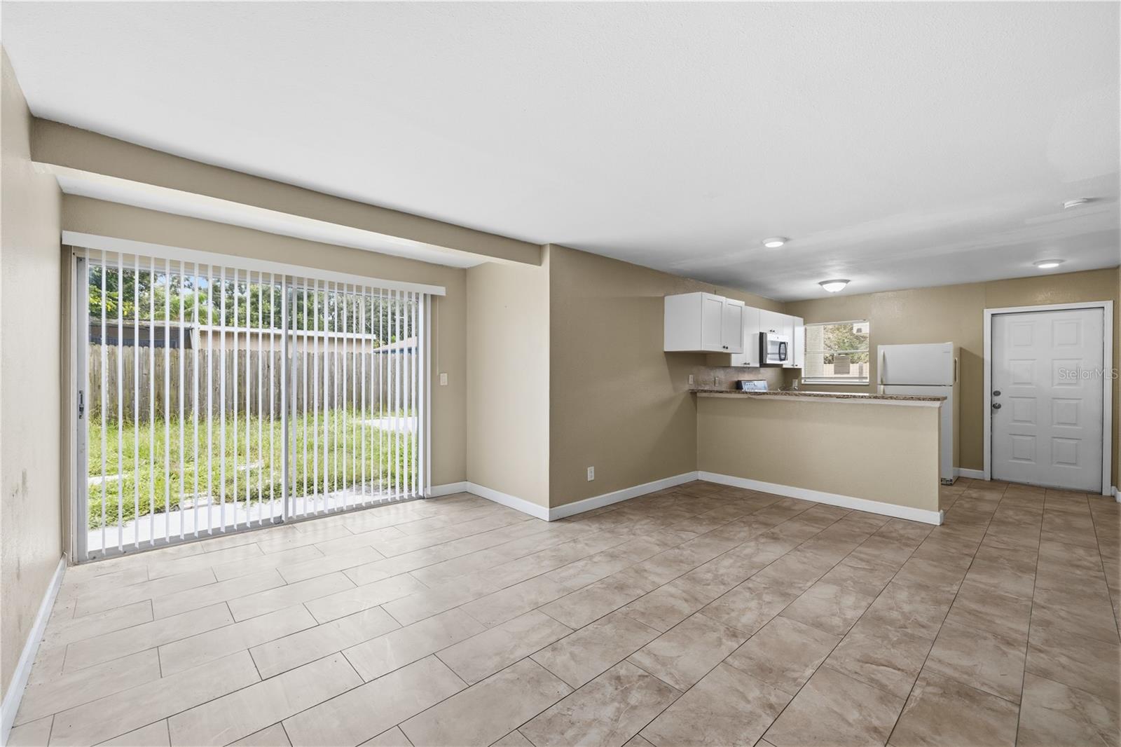 1009 E HOLLAND AVE — photo 9