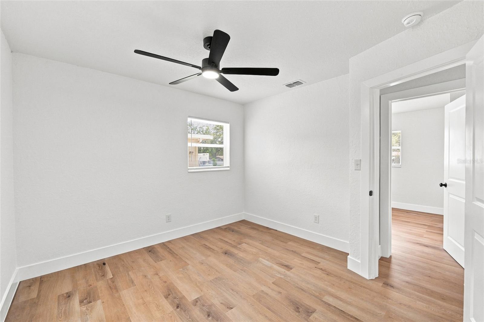 1916 MARVY AVE — photo 25