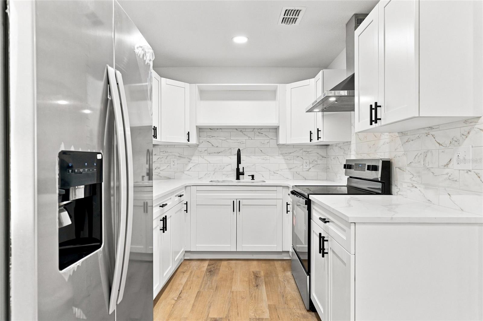 1916 MARVY AVE — photo 13
