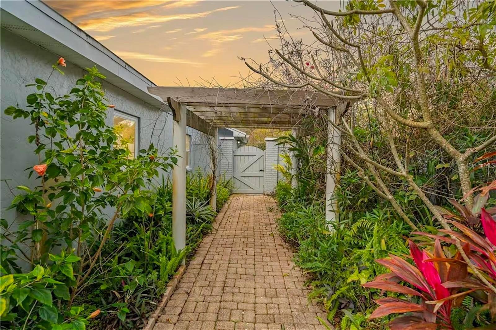 2102 W KYRA DR — photo 35