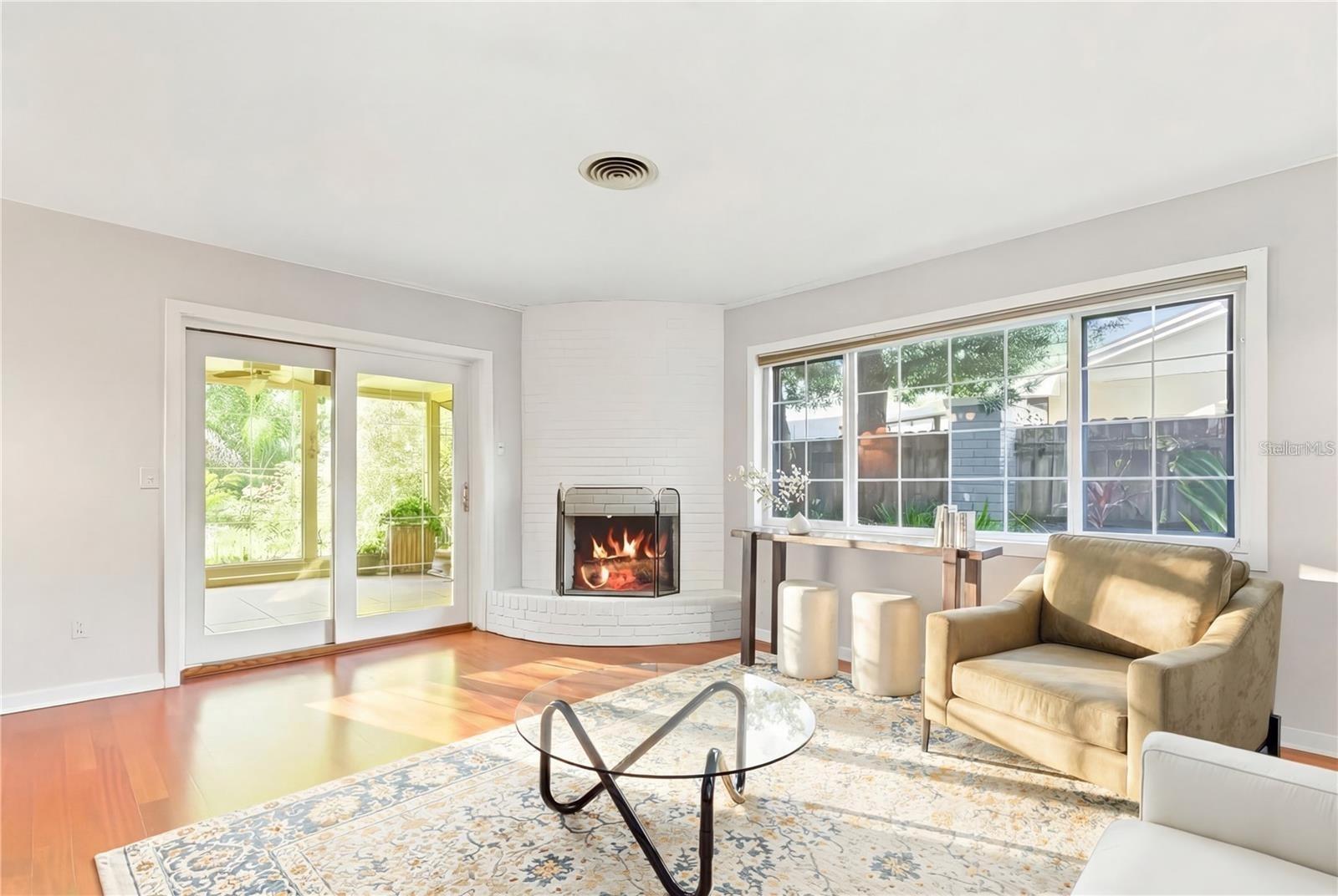 2102 W KYRA DR — photo 4