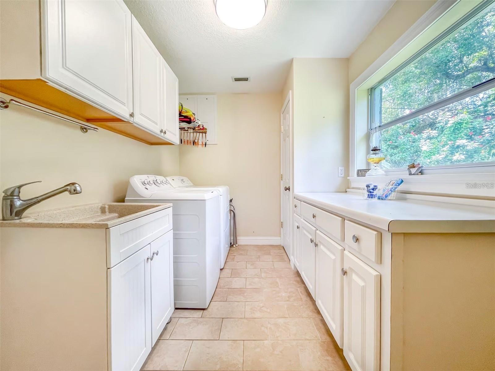 2102 W KYRA DR — photo 28