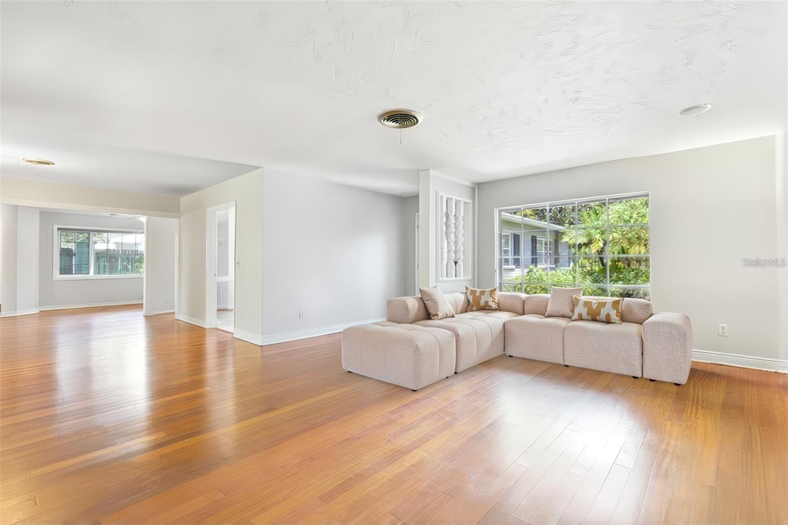 2102 W KYRA DR — photo 12