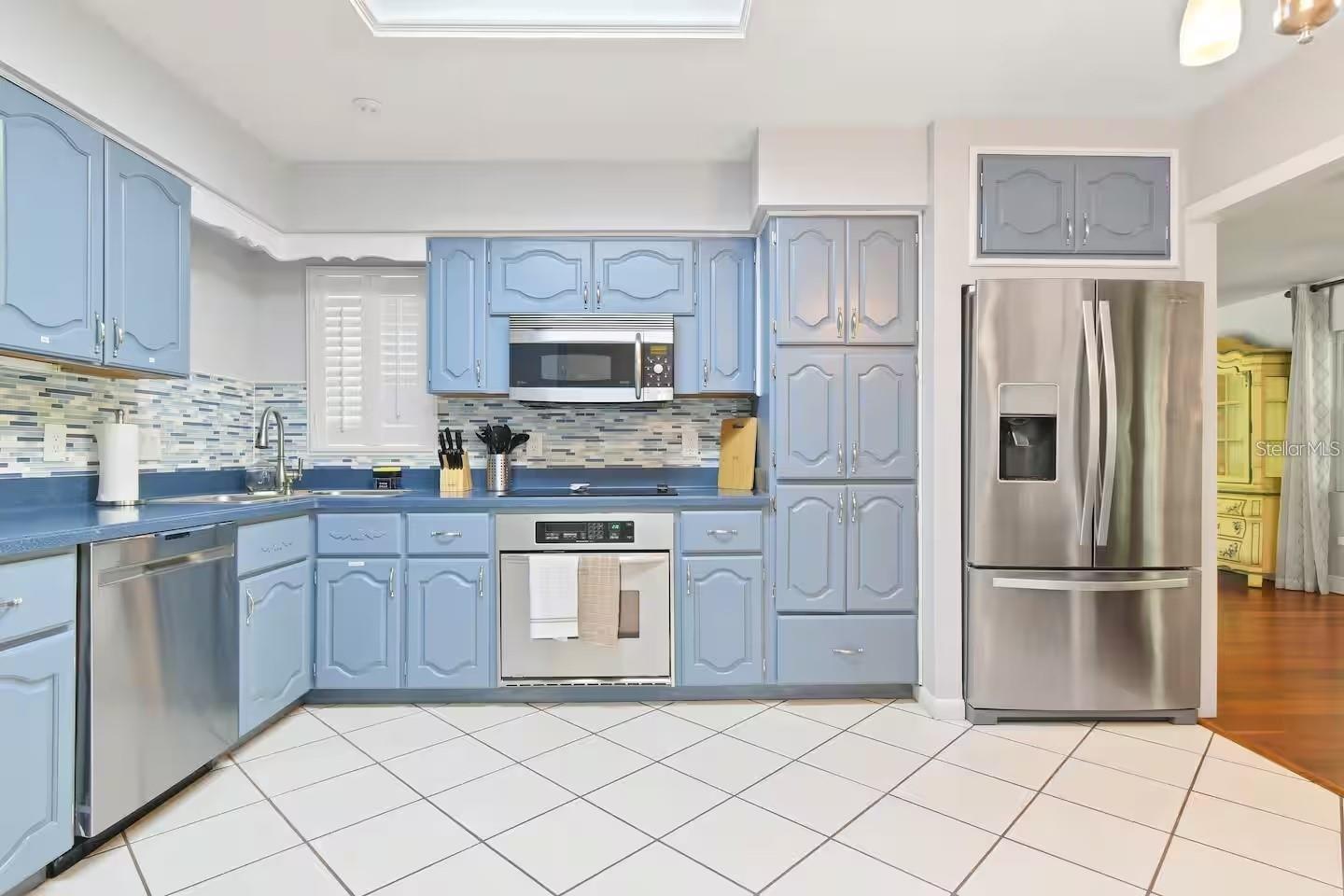 2102 W KYRA DR — photo 13