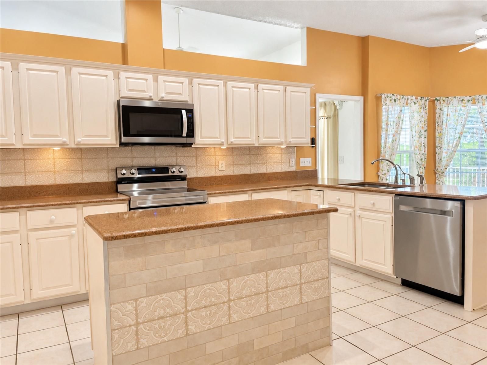 7116 PEBBLE BEACH LN — photo 8