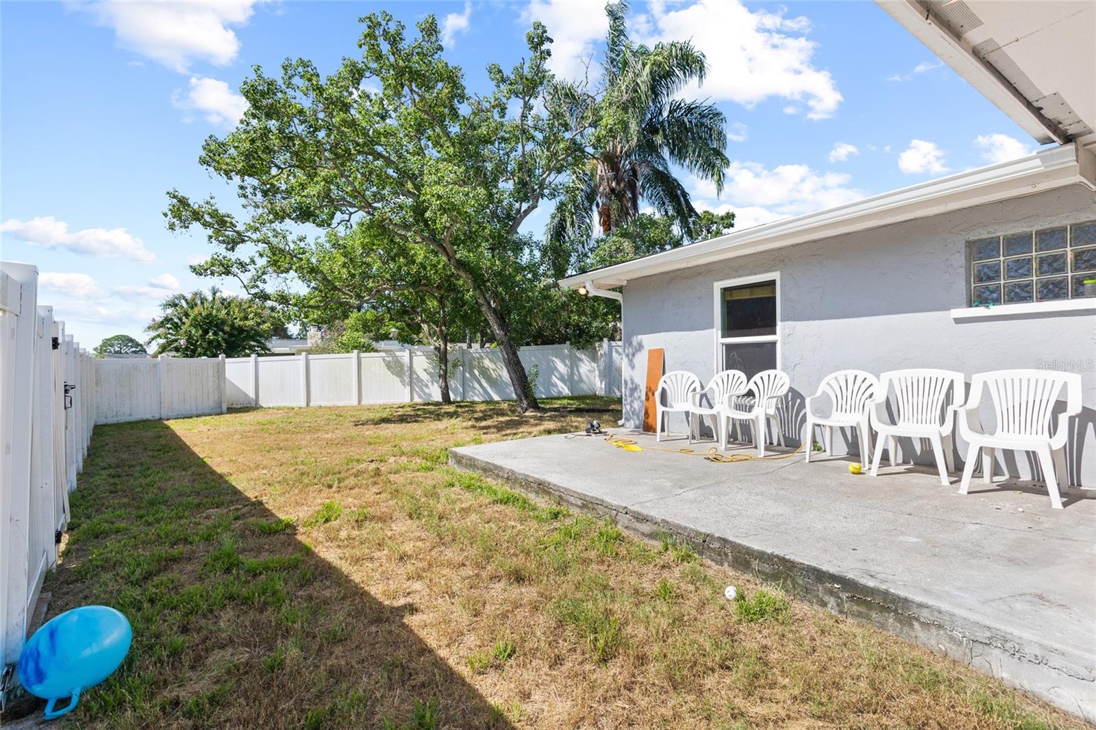 415 MAPLEWOOD CIR — photo 33