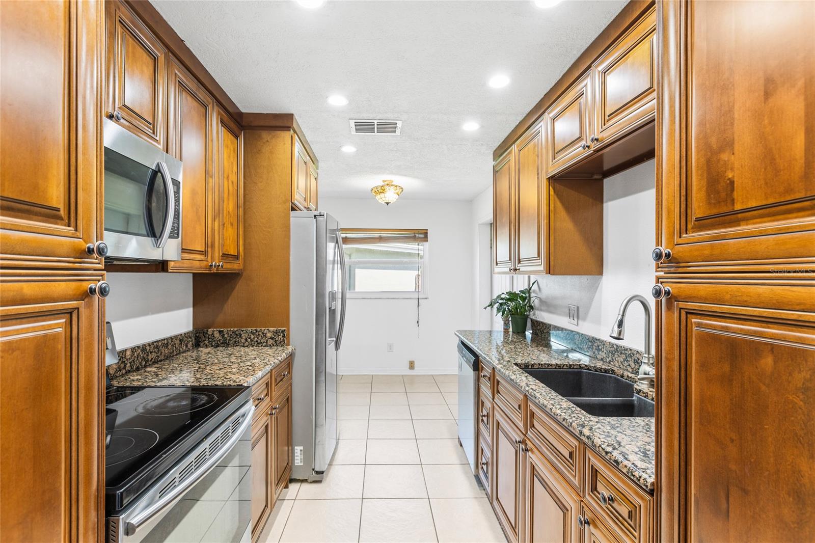 415 MAPLEWOOD CIR — photo 17