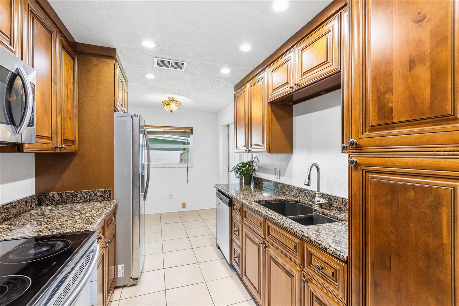 415 MAPLEWOOD CIR — photo 16
