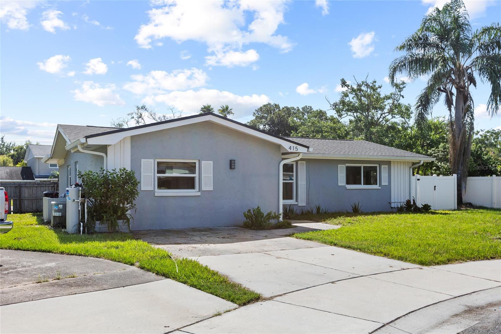 415 MAPLEWOOD CIR — photo 3
