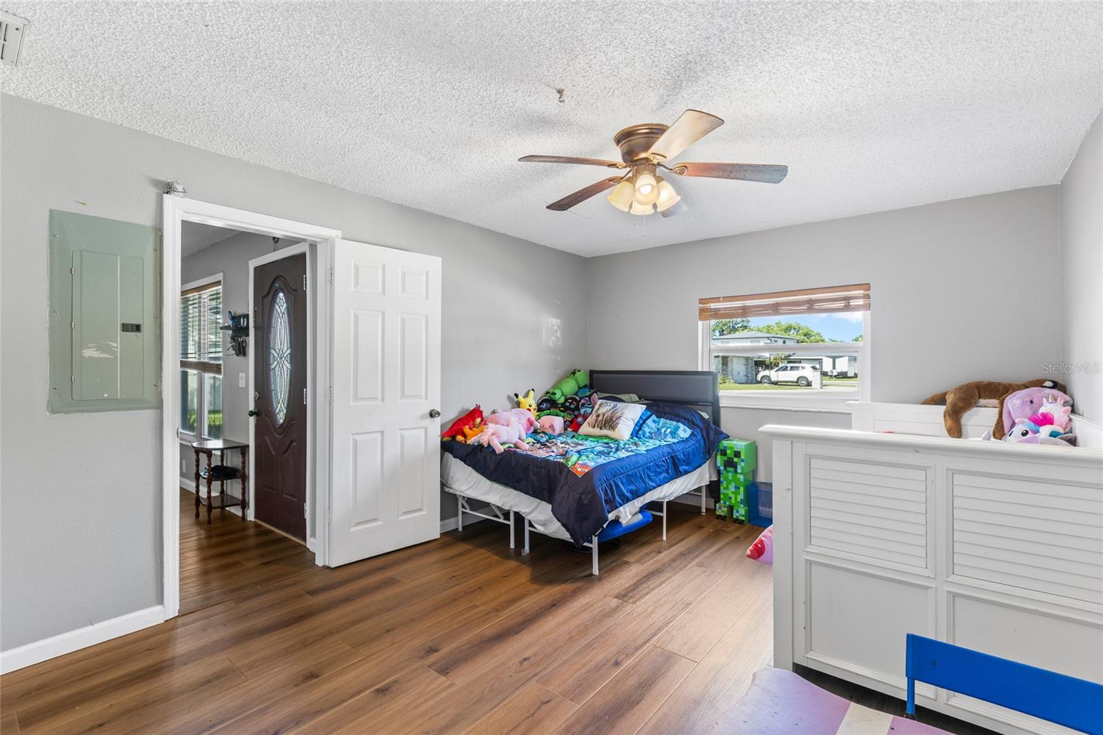 415 MAPLEWOOD CIR — photo 12