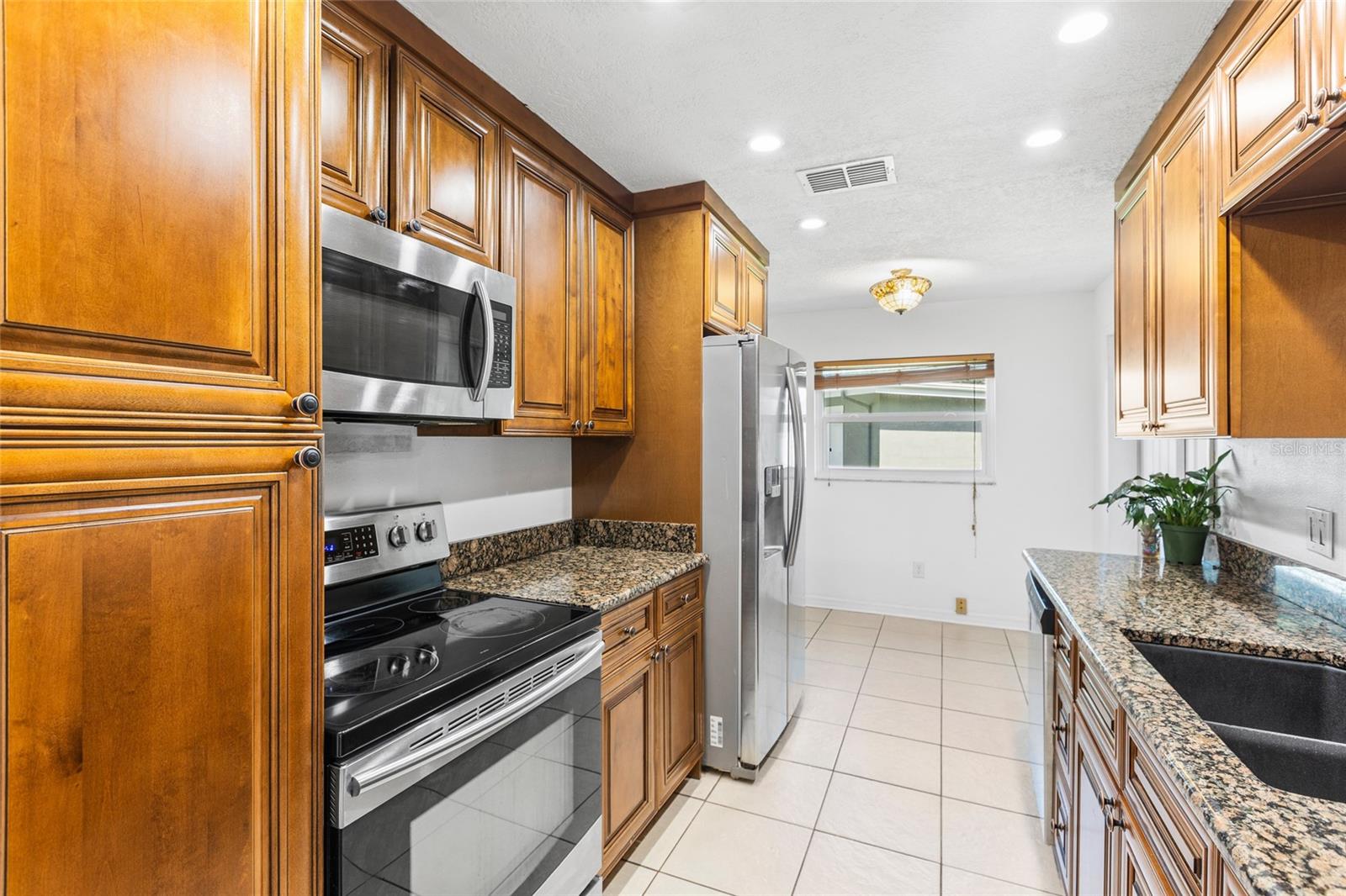 415 MAPLEWOOD CIR — photo 18