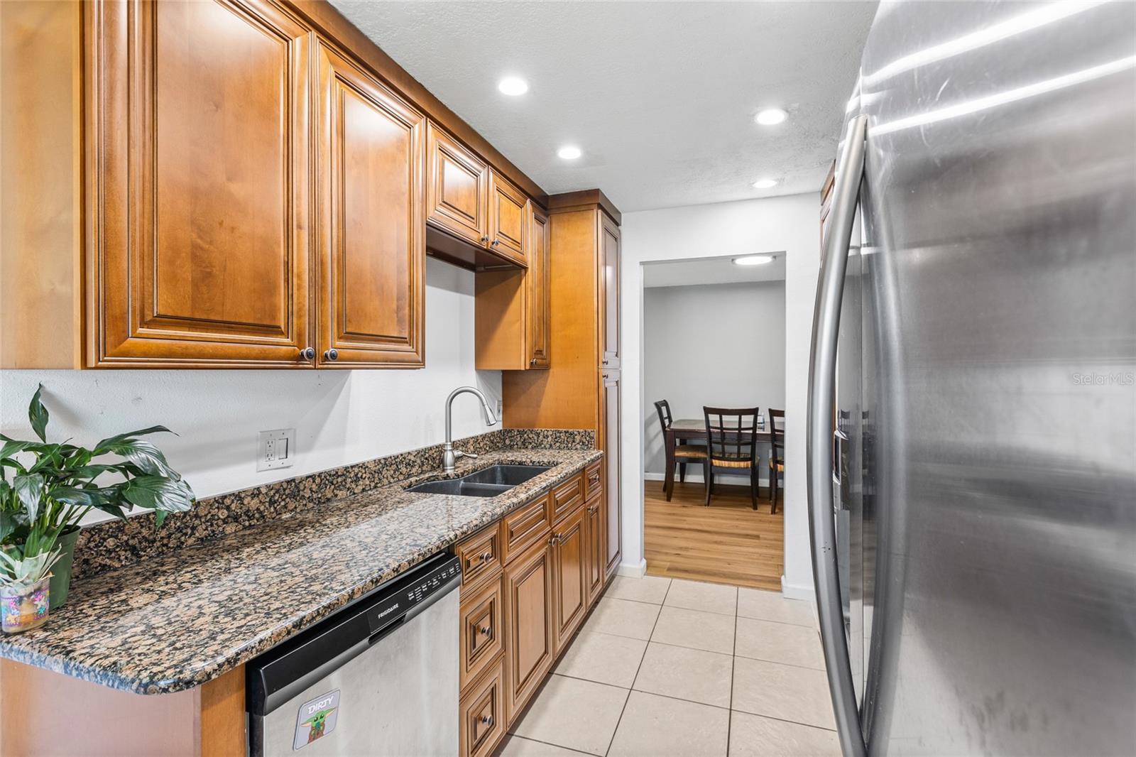 415 MAPLEWOOD CIR — photo 15