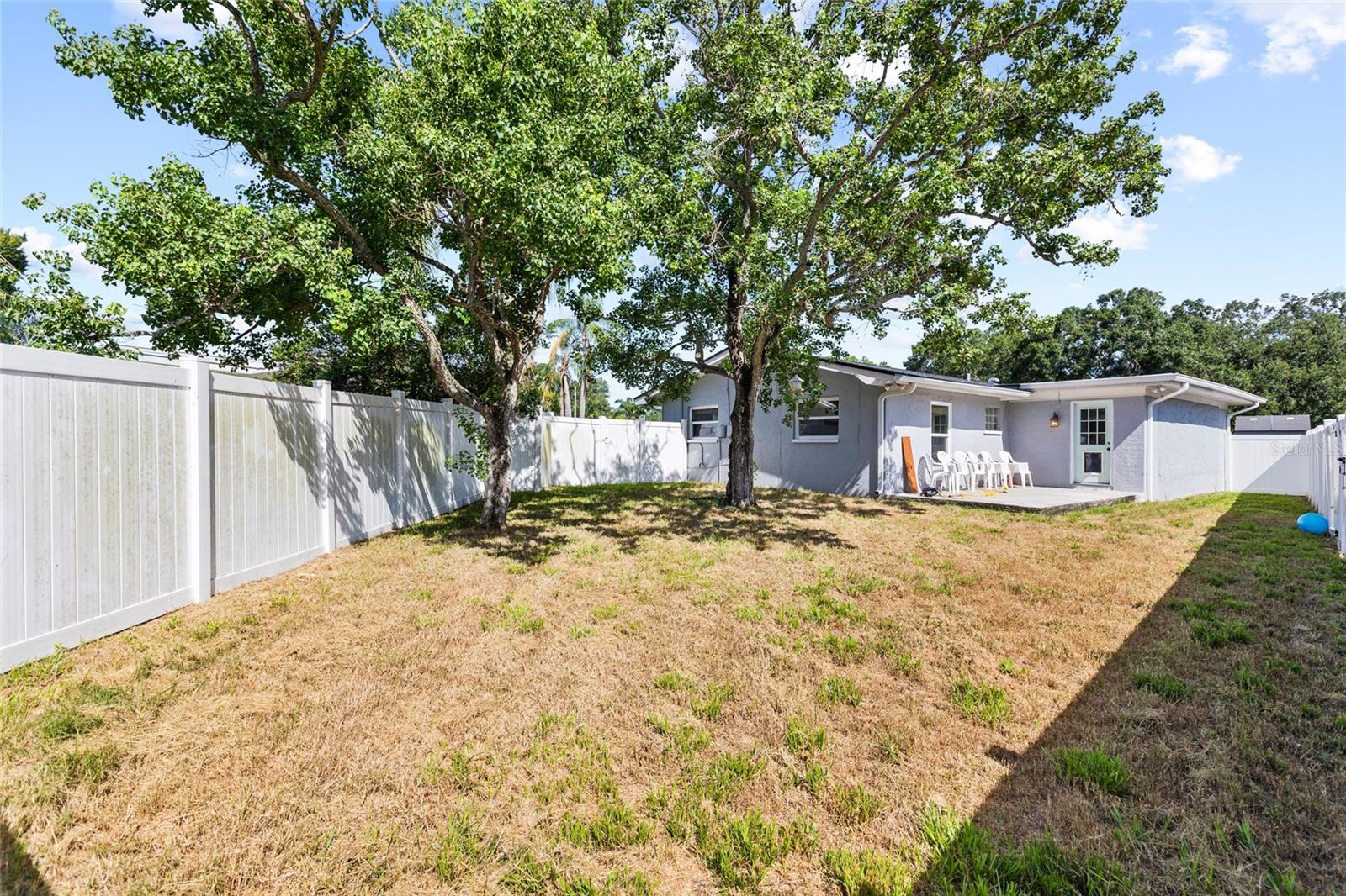 415 MAPLEWOOD CIR — photo 34