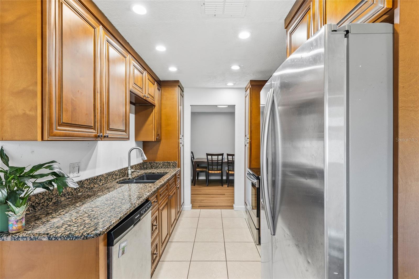 415 MAPLEWOOD CIR — photo 19