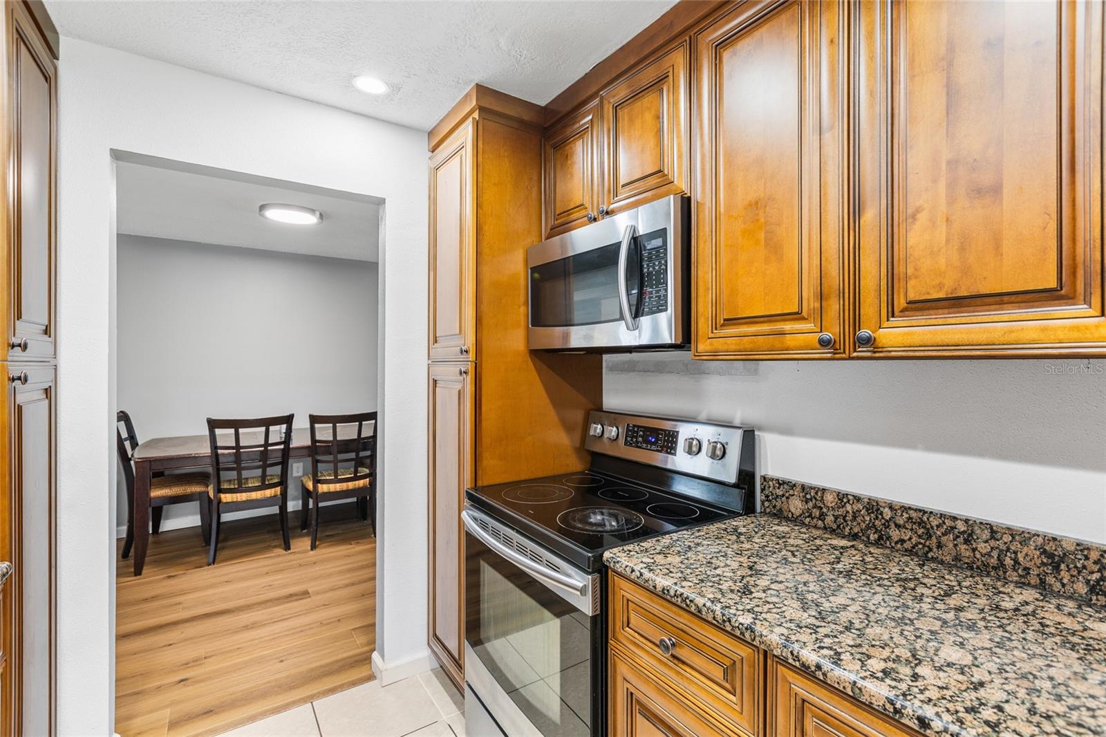 415 MAPLEWOOD CIR — photo 20