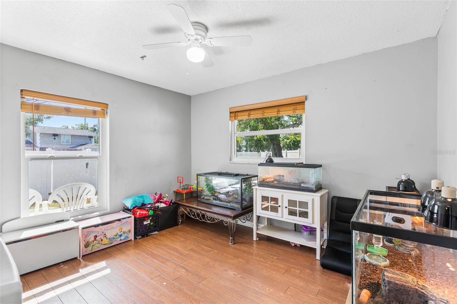415 MAPLEWOOD CIR — photo 30