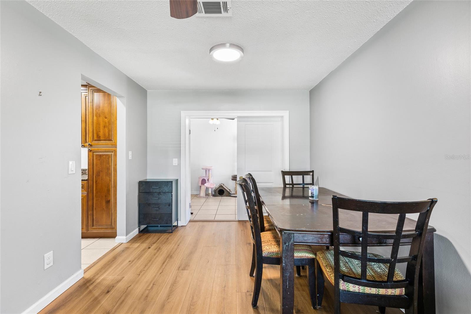 415 MAPLEWOOD CIR — photo 24