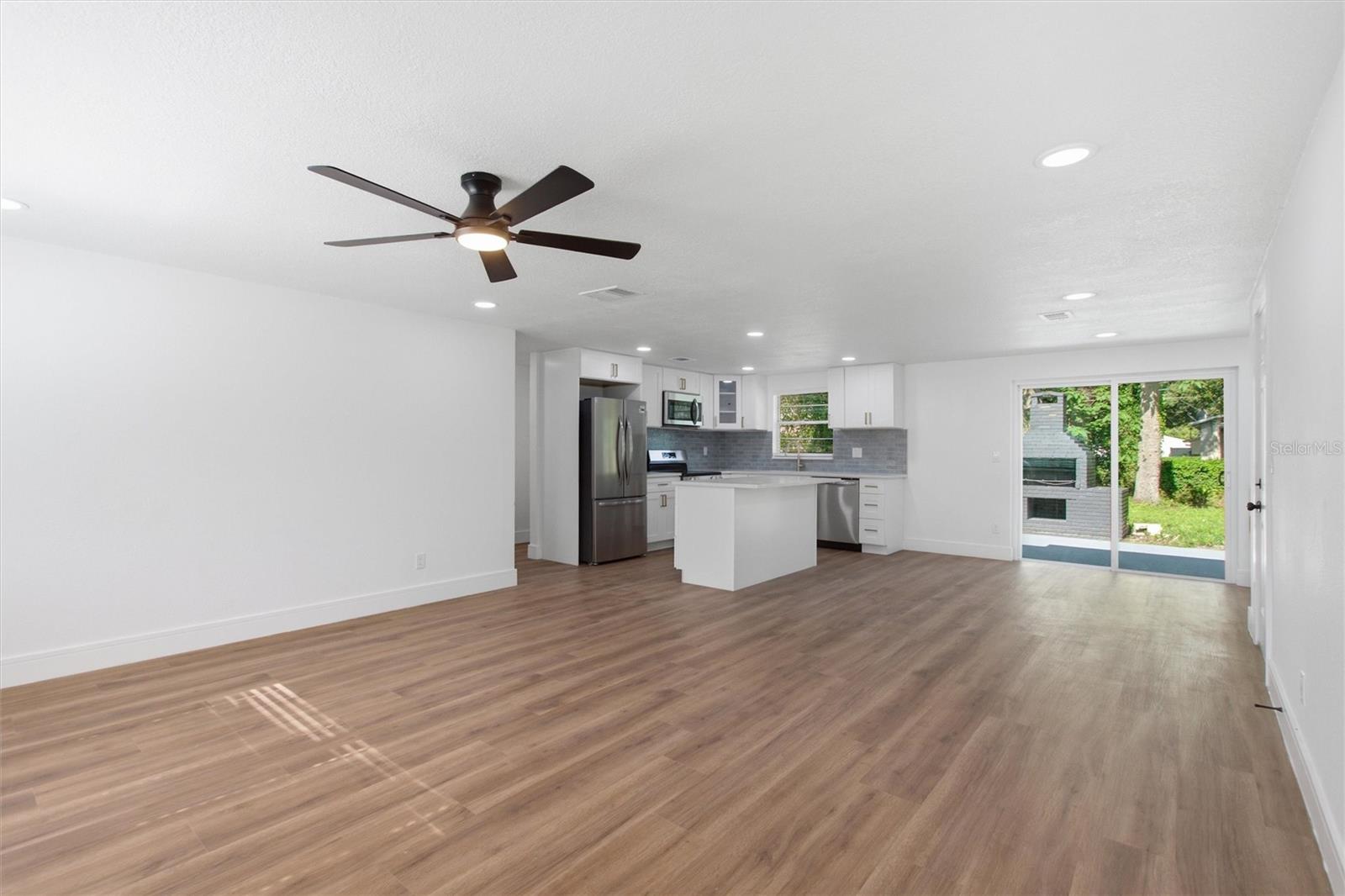 10020 N 10TH ST — photo 10