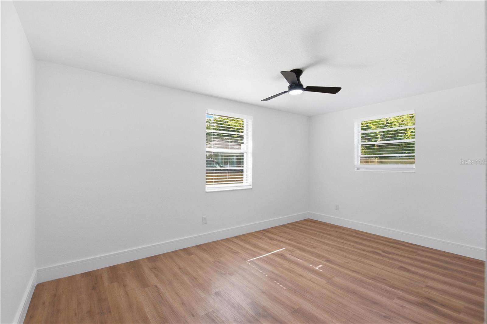 10020 N 10TH ST — photo 17