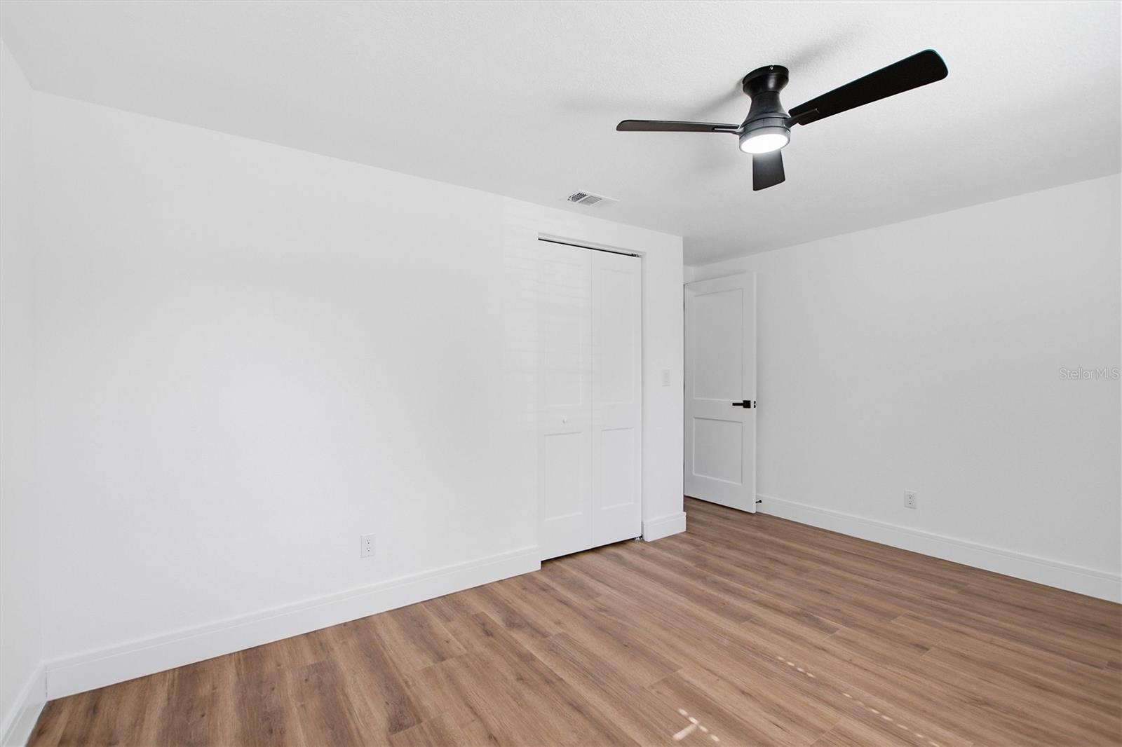 10020 N 10TH ST — photo 18